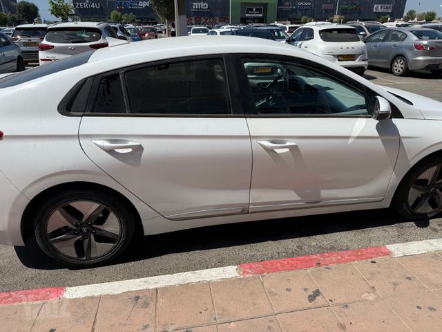 יונדאי איוניק