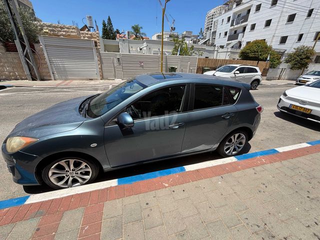 מודעת רכב מאזדה 3