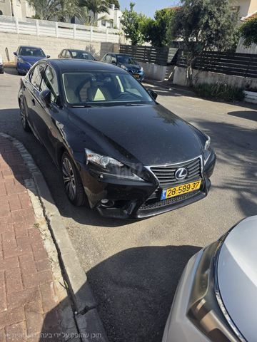 לקסוס IS