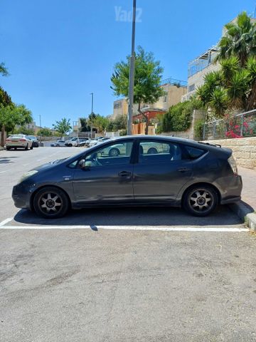 טויוטה פריוס