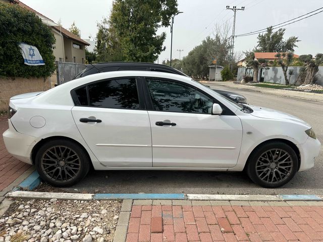 מודעת רכב מאזדה 3