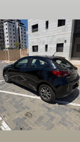 מודעת רכב מאזדה 2