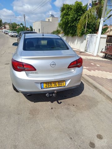 אופל אסטרה
