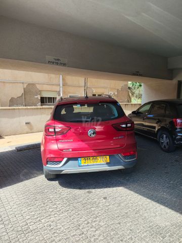 אם ג'י ZS