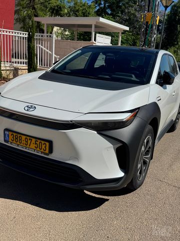 טויוטה bZ4X