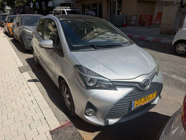 טויוטה יאריס