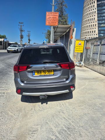 מיצובישי אאוטלנדר