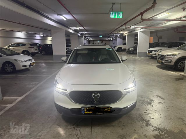 מודעת רכב מאזדה CX-30