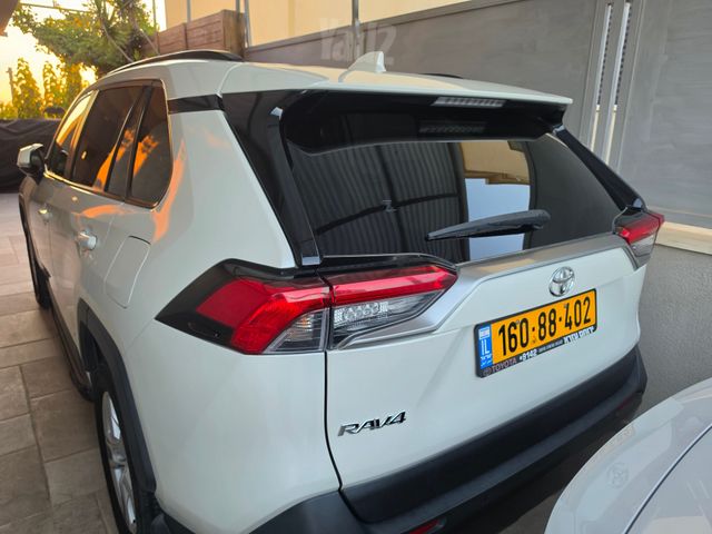 טויוטה RAV4