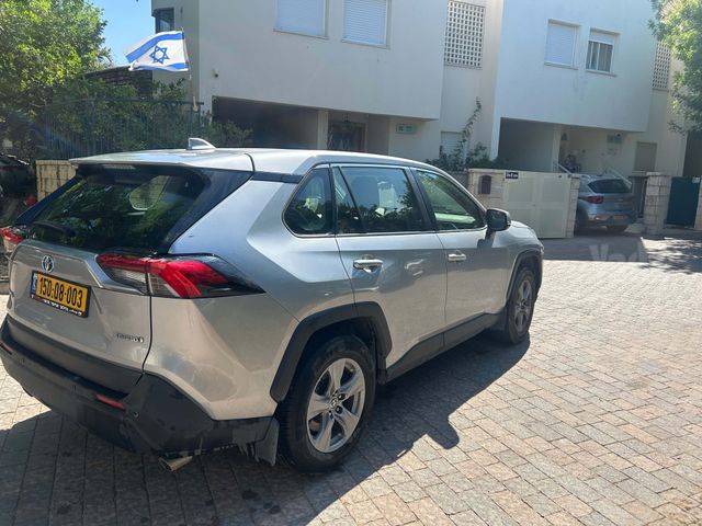 מודעת רכב טויוטה RAV4