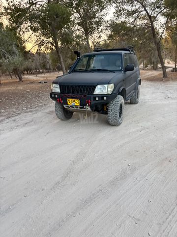 טויוטה לנד קרוזר