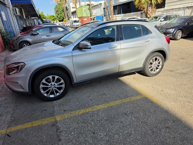 מרצדס-בנץ GLA