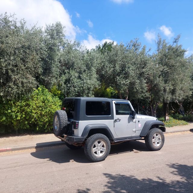 מודעת רכב ג'יפ רנגלר