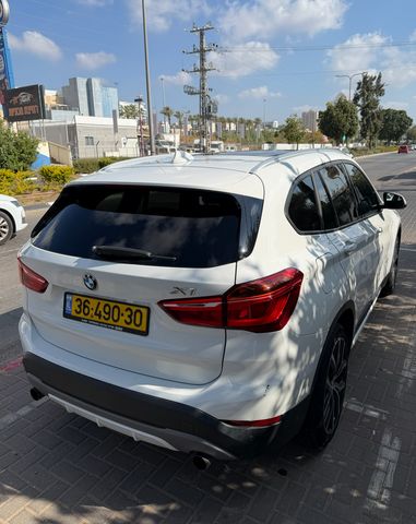 ב מ וו X1