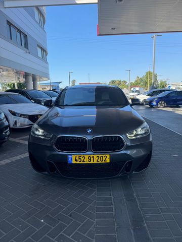 ב מ וו X2