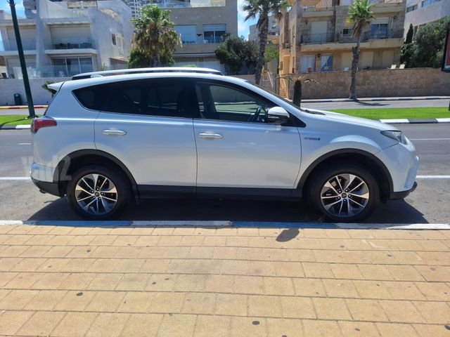 טויוטה RAV4