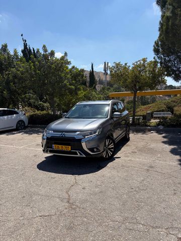 מיצובישי אאוטלנדר