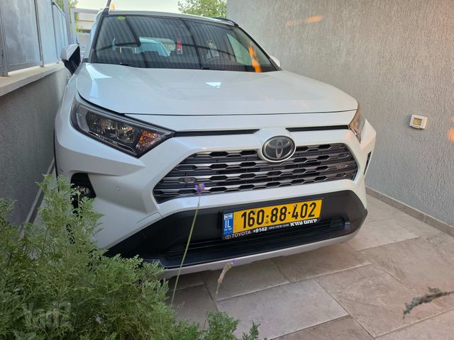 טויוטה RAV4