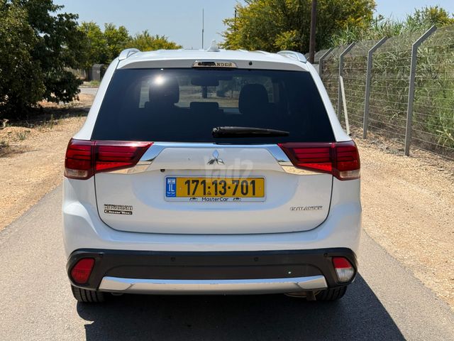 מיצובישי אאוטלנדר