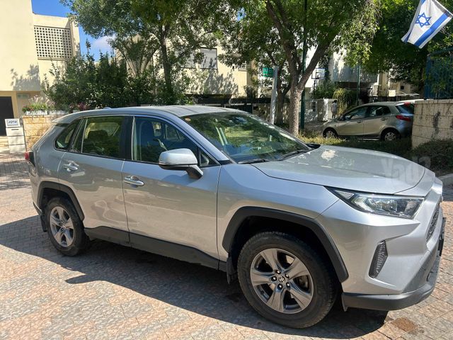 טויוטה RAV4