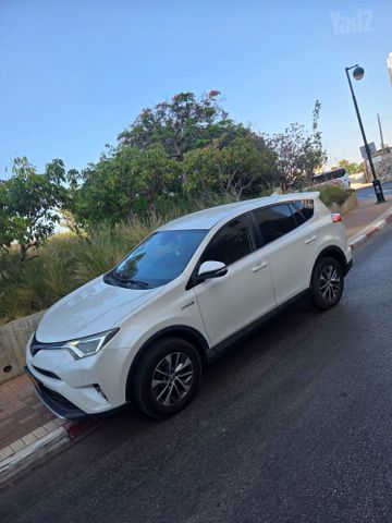 מודעת רכב טויוטה RAV4