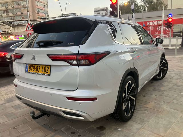 מיצובישי אאוטלנדר