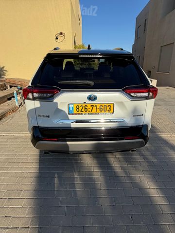 טויוטה RAV4