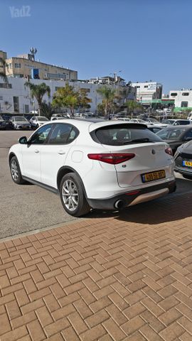 אלפא רומיאו סטלביו
