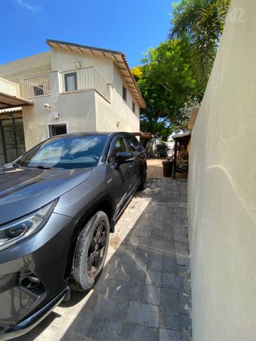 טויוטה RAV4