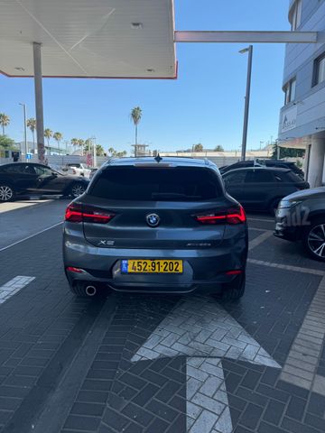 ב מ וו X2