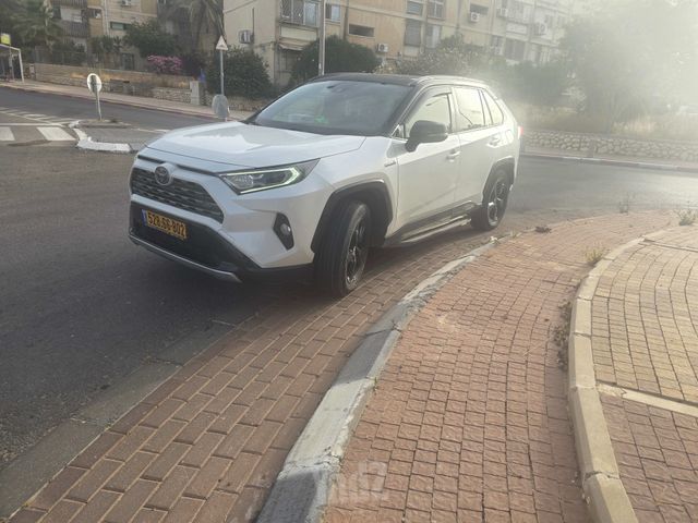 מודעת רכב טויוטה RAV4