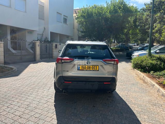 טויוטה RAV4