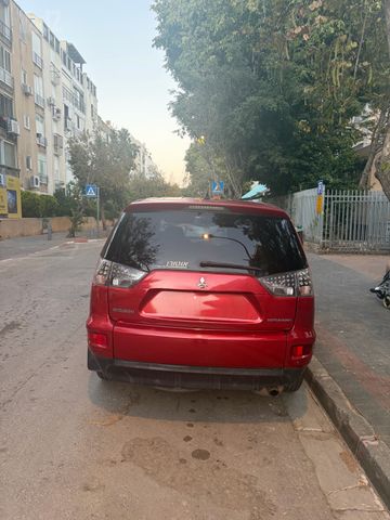 מיצובישי אאוטלנדר