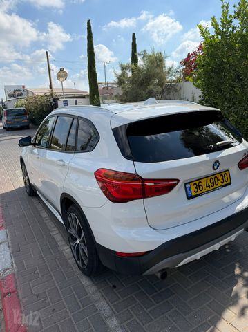 ב מ וו X1