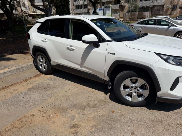 מודעת רכב טויוטה RAV4