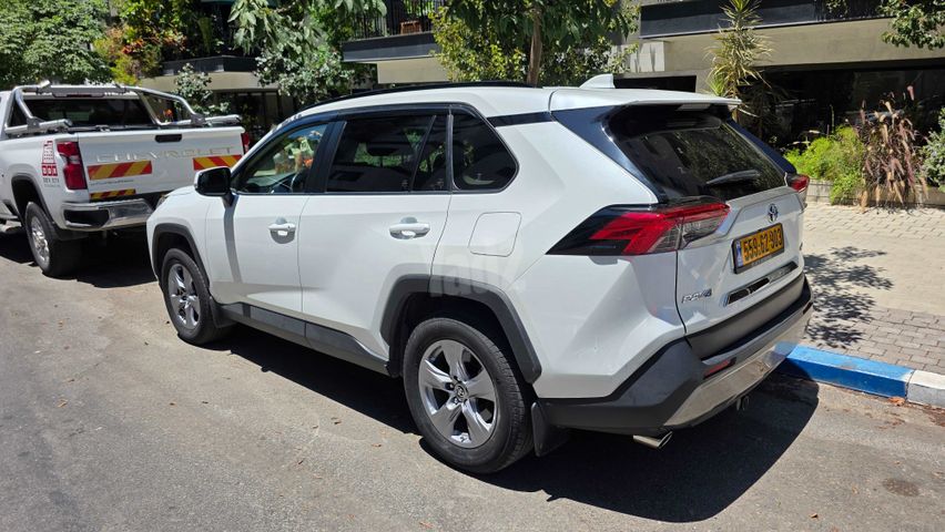 מודעת רכב טויוטה RAV4