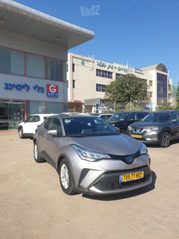 מודעת רכב טויוטה C-HR