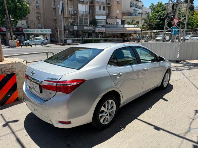 טויוטה קורולה