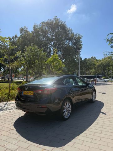 מאזדה 3