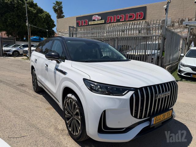 ג'אקו J8