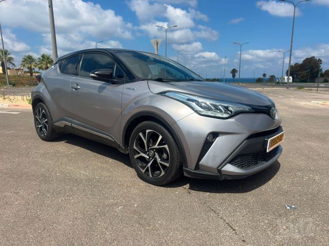 מודעת רכב טויוטה C-HR