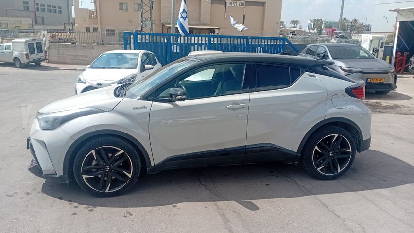 מודעת רכב טויוטה C-HR