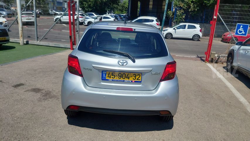 טויוטה יאריס