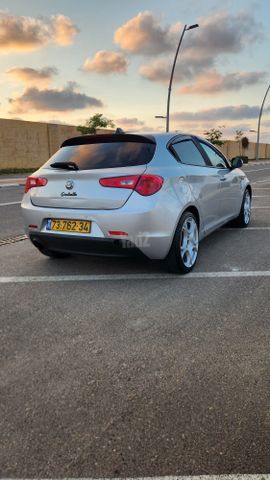 אלפא רומיאו ג'ולייטה