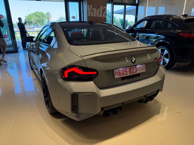 ב מ וו M2