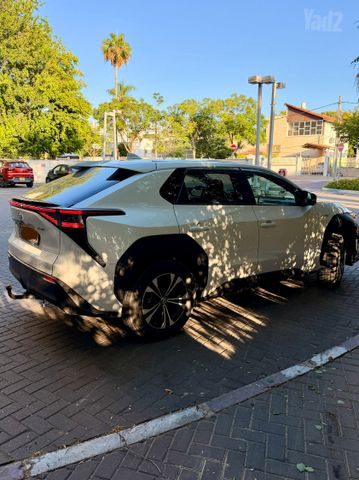 טויוטה bZ4X