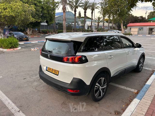 פיג'ו 5008