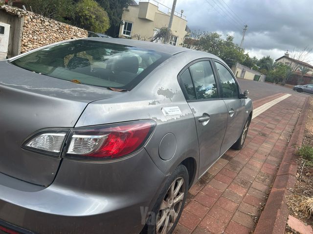 מודעת רכב מאזדה 3