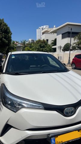 מודעת רכב טויוטה C-HR