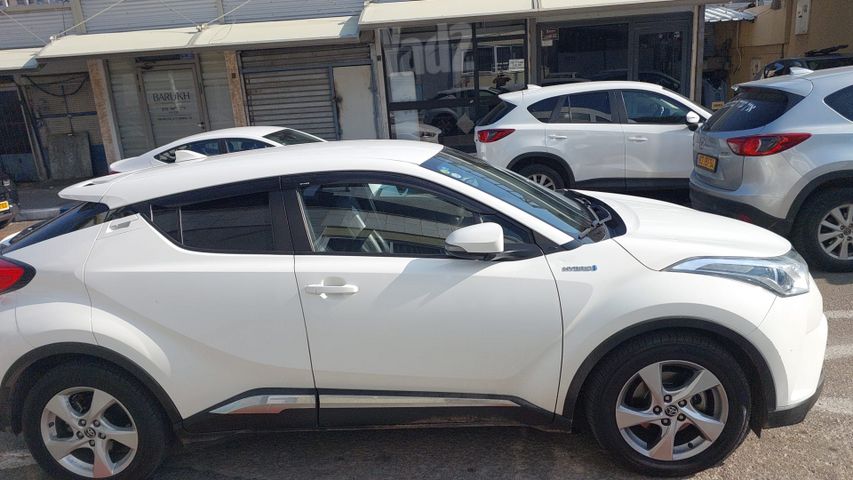 מודעת רכב טויוטה C-HR
